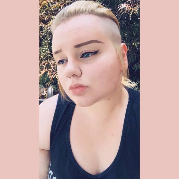 Meet your Posher, Emy - Picture 1 of 1